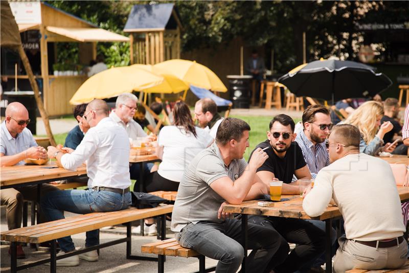 Burgermanija na Strossmayerovu trgu u Zagrebu do 22. rujna