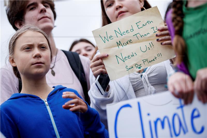 Tinejdžerica Greta Thunberg dovela klimatske aktiviste pred Trumpova vrata 