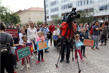 Inicijativa "Škola za sve!" organizirala prosvjed građana