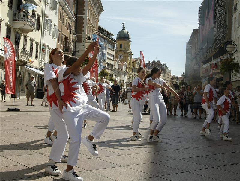 Na Korzu u okviru promocije EPK Flash mob ples