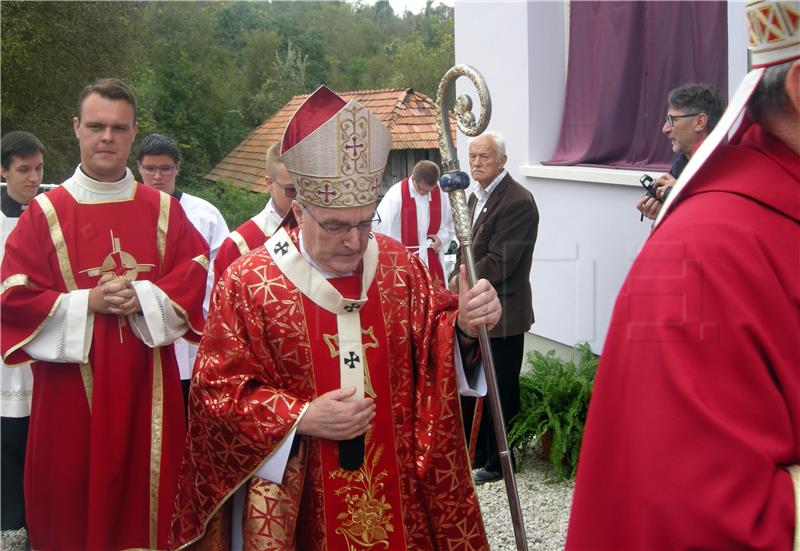 U Zrinu održana komemorativna svečanost i blagoslov nove spomen-crkve