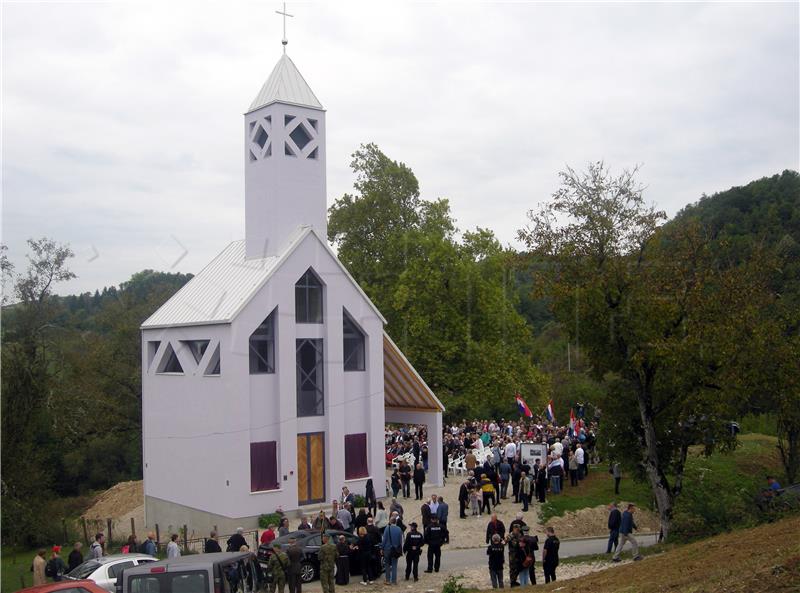 U Zrinu održana komemorativna svečanost i blagoslov nove spomen-crkve