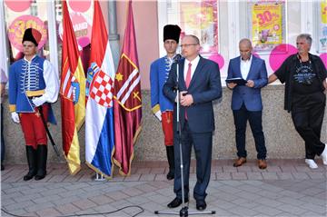 Središnji trg u Ogulinu proglašen Trgom Petra Stipetića