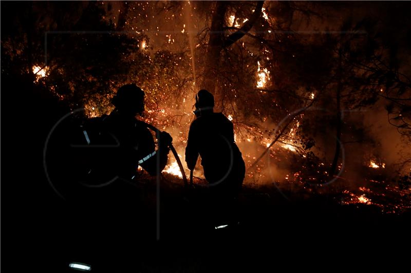 Veliki požar šezdesetak kilometara od Atene 