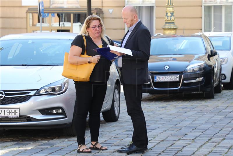 Roditelji djece s teškoćama iz Inicijative "Škola za sve!" predali zahtjeve premijeru Plenkoviću