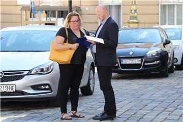 Roditelji djece s teškoćama iz Inicijative "Škola za sve!" predali zahtjeve premijeru Plenkoviću