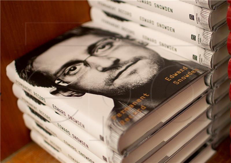 USA SNOWDEN BOOK