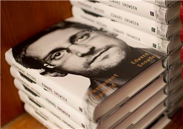 USA SNOWDEN BOOK