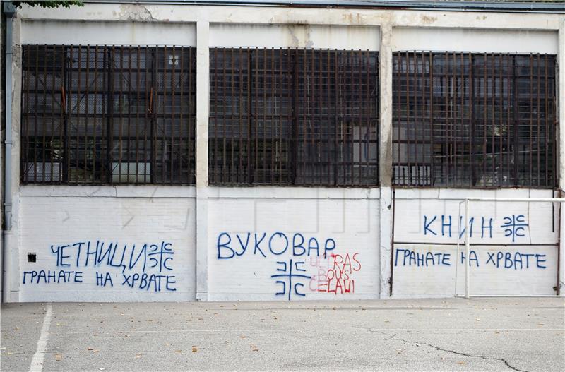 Grafiti s porukom "granate na Hrvate" na zidovima beogradske osnovne škole