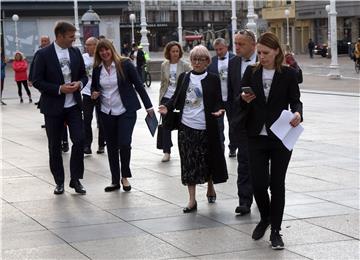 Ministri pješice na sjednicu Vlade u Banske dvore