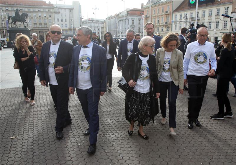 Plenković čestitao ministrima koji su pješice došli na Vladinu sjednicu