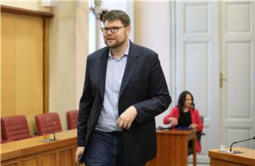 Oporba: Vlada je kapitulirala pred sindikalnim referendumom