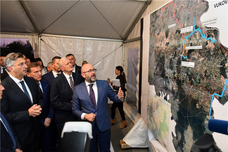 Premijer Plenković na predstavljanju radova na vinkovačkoj zaobilaznici