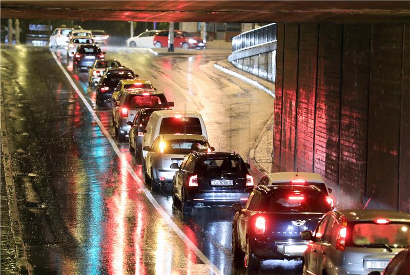 Heavy rainfall in Zagreb, firefighters report hundreds of interventions