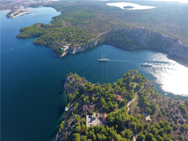 "Please stop throwing waste into our oceans and seas," Grabar-Kitarovic says in her UN speech