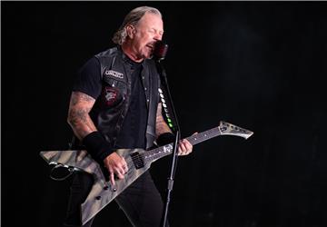 Metallica cancels their tour as James Hetfield returns to rehab