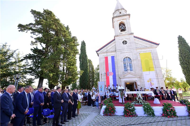 Predsjednica Republike Kolinda Grabar-Kitarović nazočila je misnom slavlju u povodu blagdana svetog Mihovila u Trilju