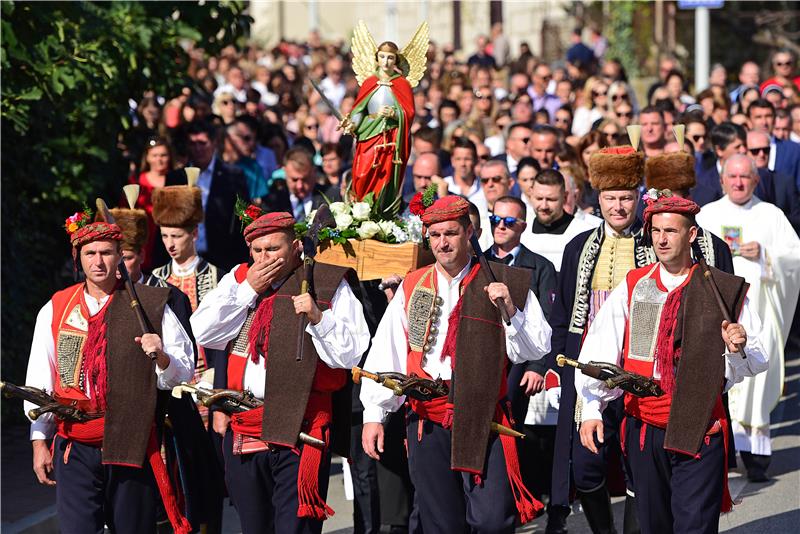 Blagdan sv. Mihovila u Trilju, u procestiji i na misi i predsjednica Grabar-Kitarović