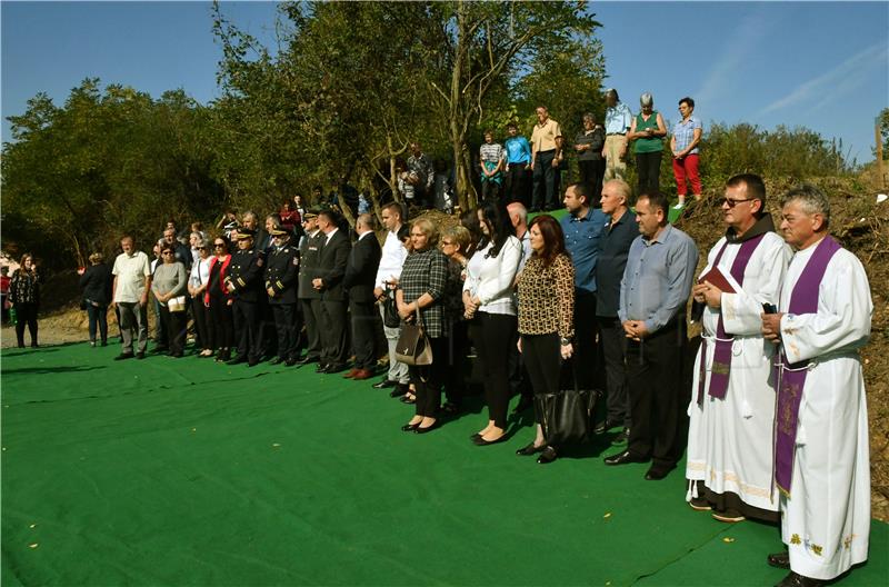 Otkrivanje spomen-obilježja mjesta masovne grobnice žrtava iz Domovinskog rata