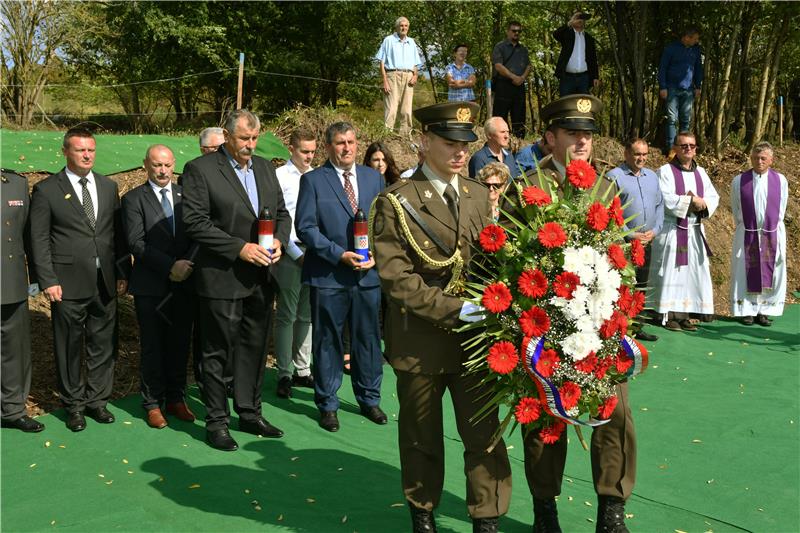 Otkrivanje spomen-obilježja mjesta masovne grobnice žrtava iz Domovinskog rata