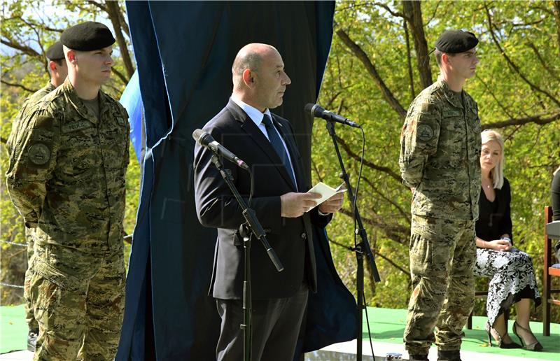 Otkrivanje spomen-obilježja mjesta masovne grobnice žrtava iz Domovinskog rata