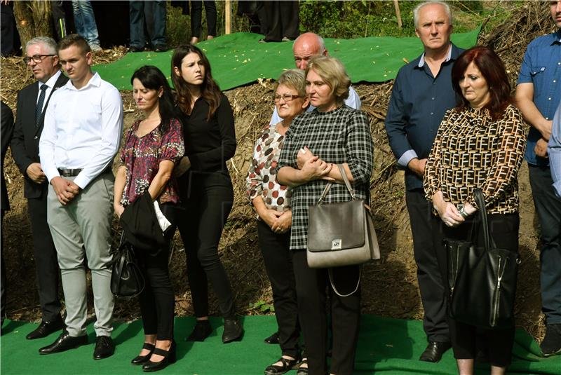 Otkrivanje spomen-obilježja mjesta masovne grobnice žrtava iz Domovinskog rata