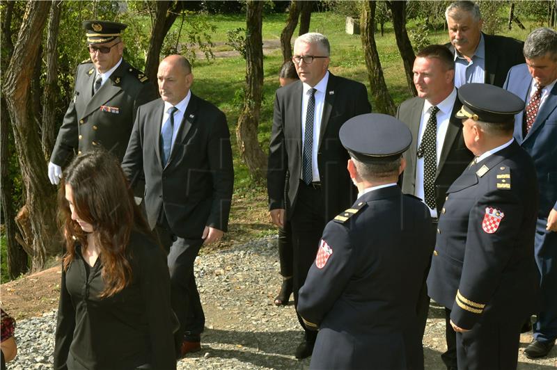 Otkrivanje spomen-obilježja mjesta masovne grobnice žrtava iz Domovinskog rata