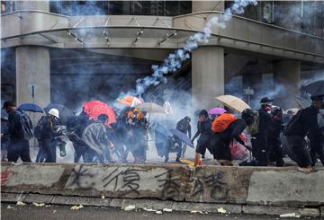 U Hong Kongu prosvjednik ranjen u prsa policijskim metkom