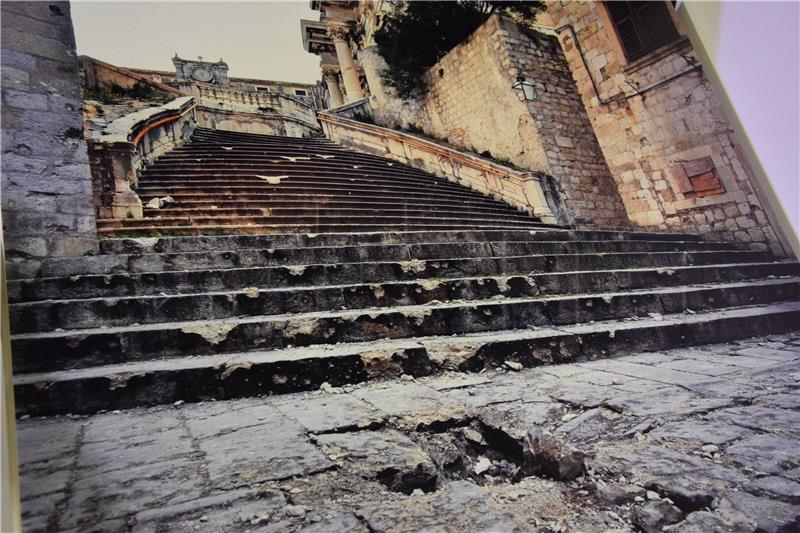 U dubrovačkim Lazaretima otvorena izložba „Dubrovnik, A Scarred City“