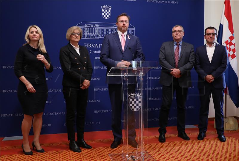 Konferencija za medije Siniše Varge, voditelja skupine "Zastupnici protiv raka"