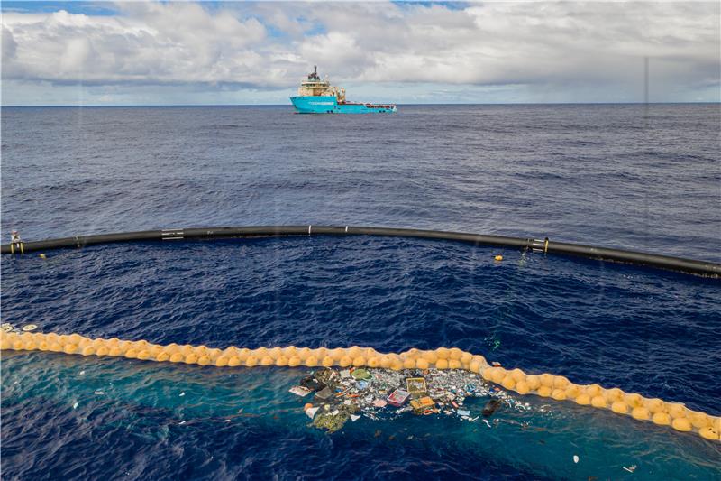 AT SEA PLASTIC GARBAGE COLLECTION