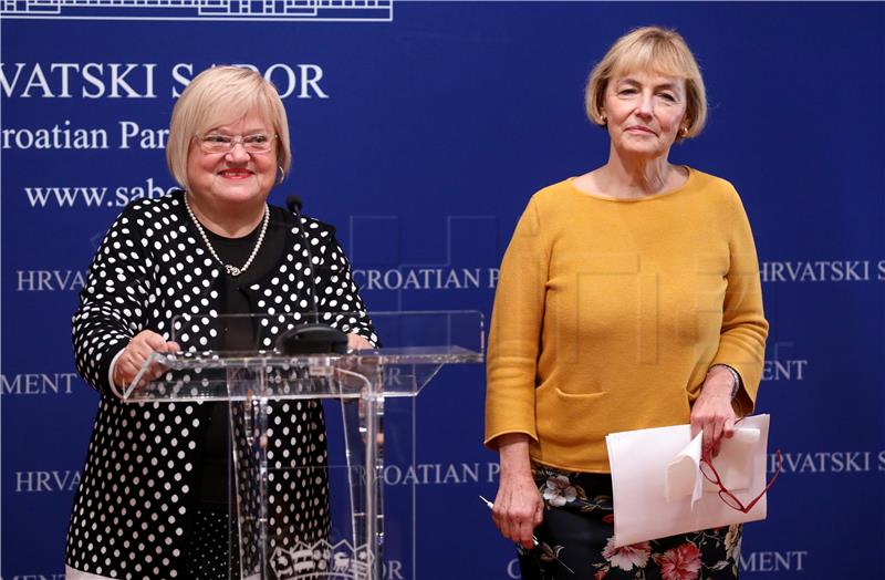 Konferencija za medije Anke Mrak Taritaš i Vesne Pusić