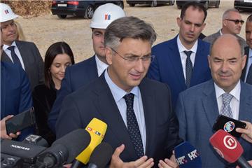 Plenković na gradilištu HEP-ove Vjetroelektrane Korlat, vrijedne pola milijarde kuna 