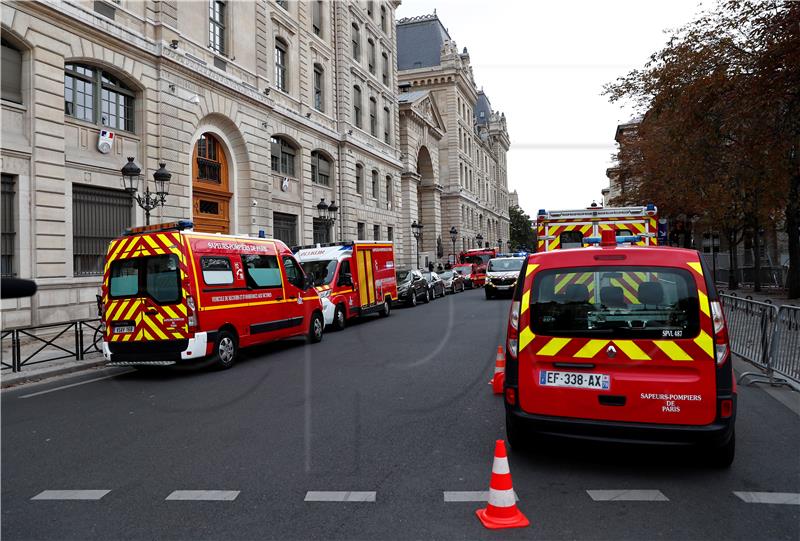 Francuski ministar unutarnjih poslova priznao pogreške nakon napada u sjedištu policije