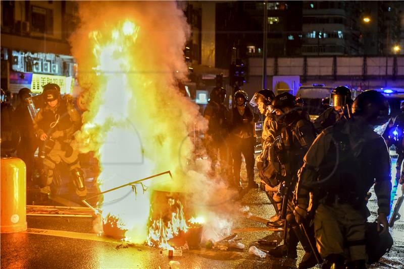 Kina kritizira EU i Francusku zbog "licemjerne" reakcije na hongkonške prosvjede