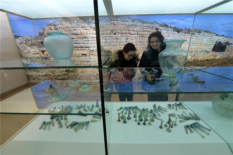 Zadar's Museum of Ancient Glass and China Ceramics Museum sign cooperation agreement