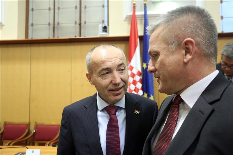 Opposition lambasts gov't for not reacting to Bosnian party's declaration 