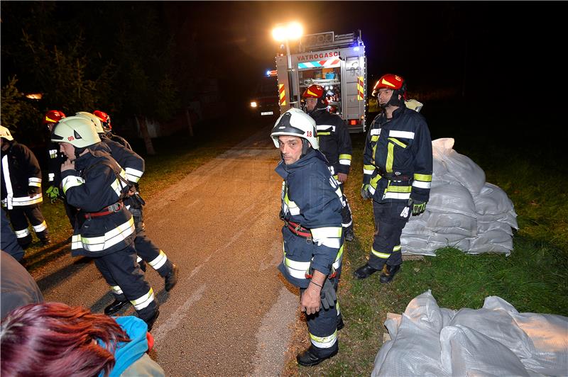 Tri tisuće metara vodenih barijera za međimurske vatrogasce 