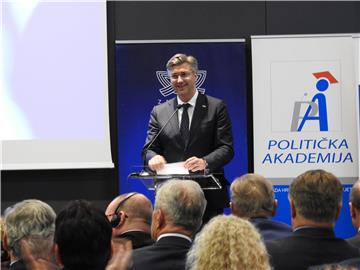  Plenković nazočio skupu Alumnista Političke akademije Zaklade hrvatskog državnog zavjeta