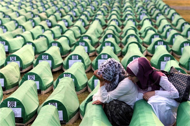 Young people from Croatia pay tribute to Srebrenica genocide victims