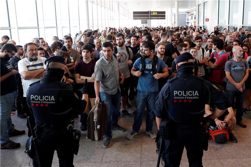 Prosvjednici u Kataloniji nastoje zauzeti aerodrom u Barceloni