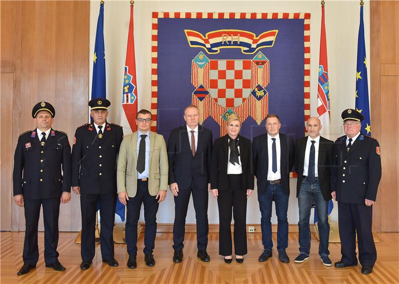 Croatian president receives reps of French humanitarian firefighters' association