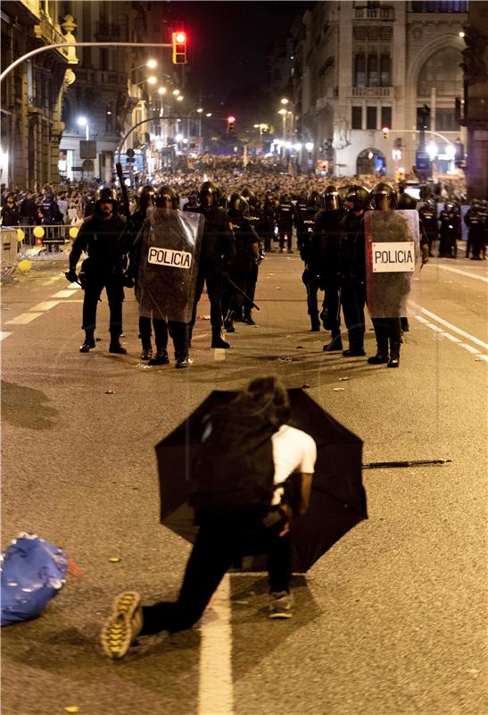 Sukob prosvjednika i policije u Barceloni