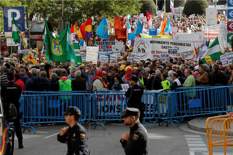 Tisuće španjolskih umirovljenika u Madridu traže "dostojne mirovine"