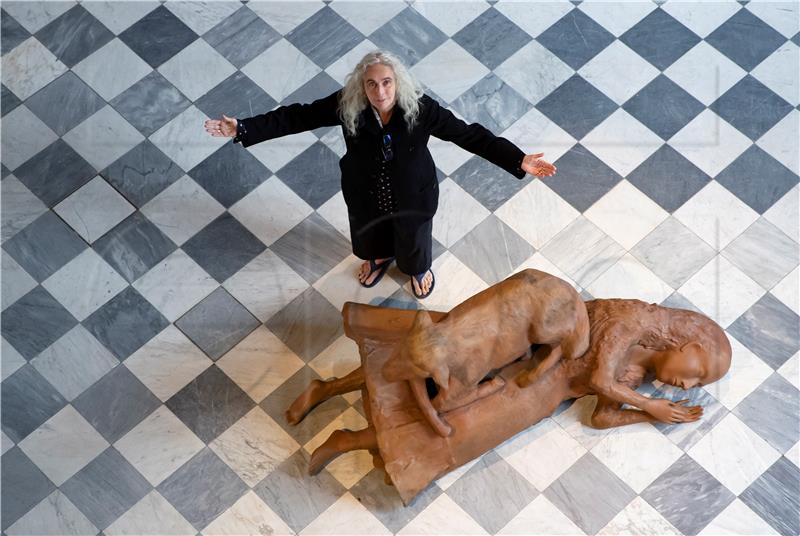 FRANCE ARTS KIKI SMITH