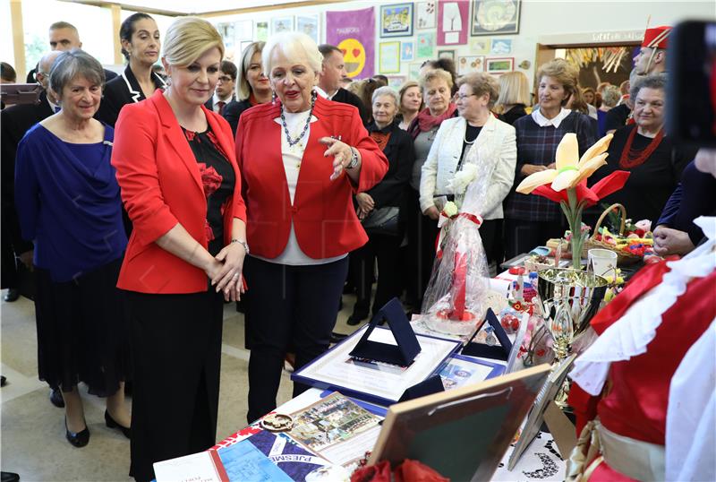 Grabar-Kitarović: Važno je da stariji budu uključeni u društvo dok god je to moguće 