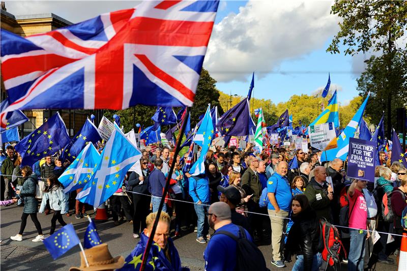 Dok parlament zasjeda, prosvjednici u Londonu traže novi referendum