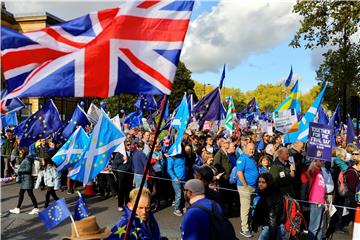 Dok parlament zasjeda, prosvjednici u Londonu traže novi referendum