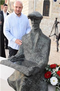 U Cavtatu otkriven spomenik Vlahu Bukovcu
