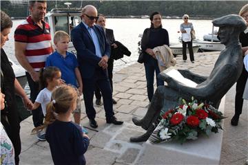 U Cavtatu otkriven spomenik Vlahu Bukovcu